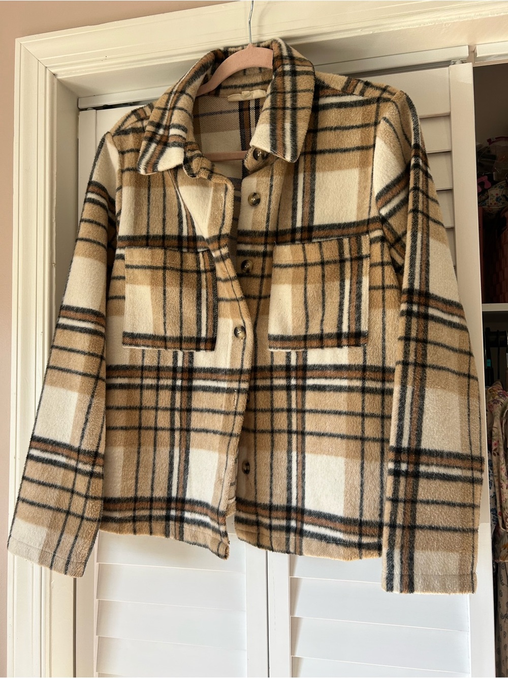 MELLODAY Plaid Shacket Jacket in Cream and Tan